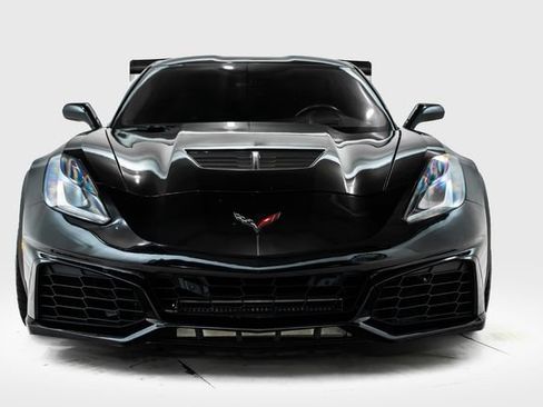 Used 2016 Chevrolet Corvette Z06 w/ 2LZ Preferred Equipment Group RWD image 7