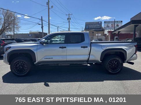 Used 2025 Toyota Tacoma TRD Off-Road w/ TRD Off Road Upgrade Package AWD/4WD image 4