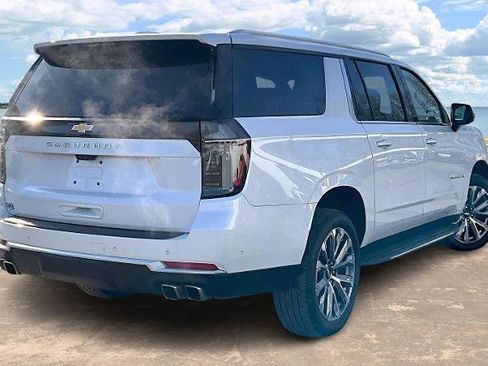 Used 2025 Chevrolet Suburban High Country image 6