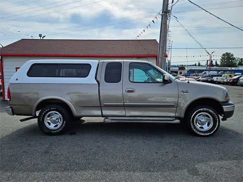 Used 2001 Ford F150 XLT image 2