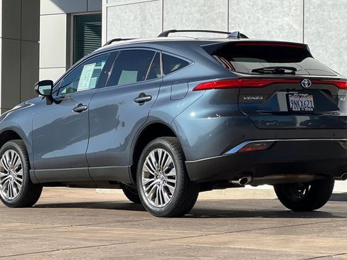 Certified 2024 Toyota Venza XLE image 7