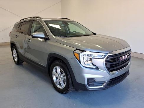 Used 2024 GMC Terrain SLE w/ Driver Convenience Package FWD image 1