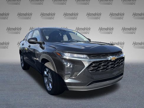 Certified 2024 Chevrolet Trax LS w/ LS Convenience Package image 5