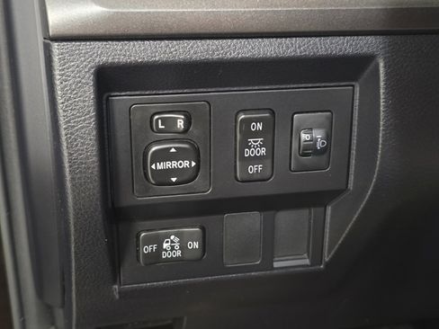 Used 2017 Toyota Tundra SR5 image 26