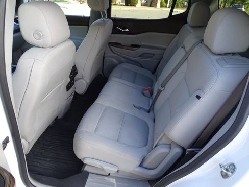 Used 2023 GMC Acadia SLE w/ Infotainment Package image 34