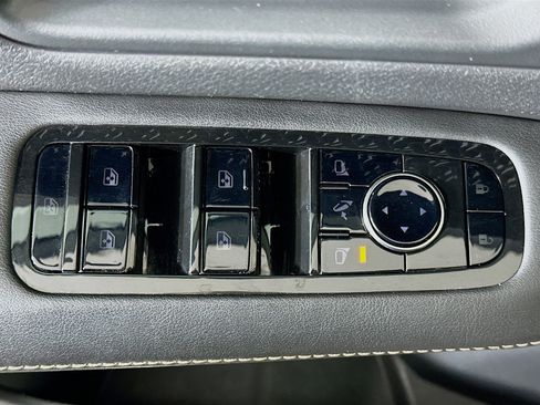 Used 2023 Nissan Ariya AWD image 15