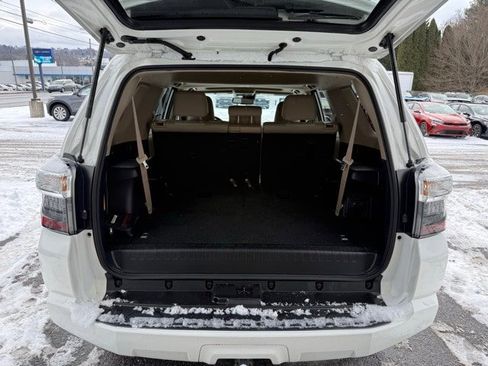 Used 2022 Toyota 4Runner SR5 Premium image 7