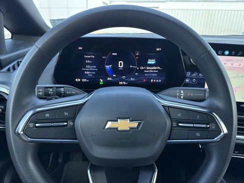 Used 2025 Chevrolet Equinox EV LT image 20