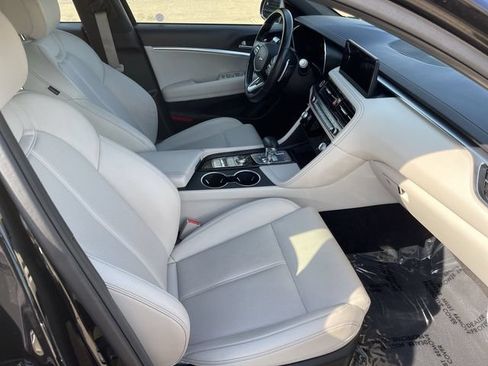 Used 2025 Genesis G70 2.5T RWD image 17