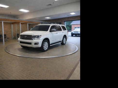 Used 2018 Toyota Sequoia Platinum AWD/4WD image 1
