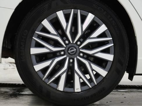 Used 2025 Nissan Altima 2.5 SV FWD image 9