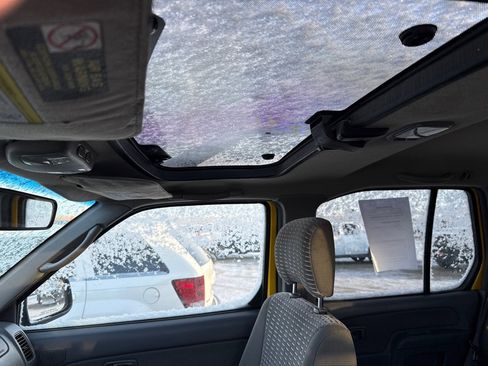 Used 2001 Nissan Xterra SE image 12