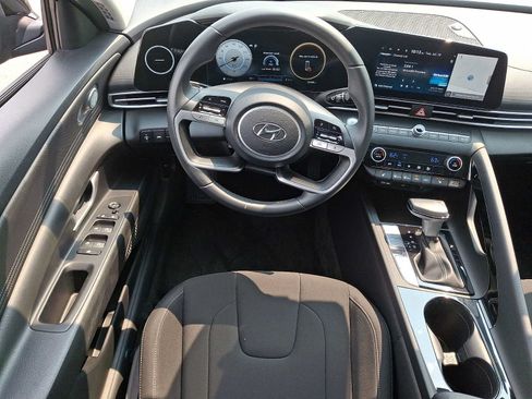 Used 2023 Hyundai Elantra SEL w/ Convenience Package FWD image 11