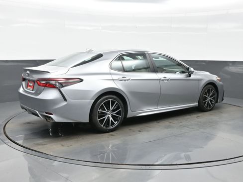 Used 2024 Toyota Camry SE image 6