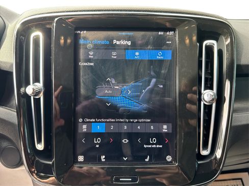 Used 2022 Volvo C40 P8 Recharge Ultimate image 30