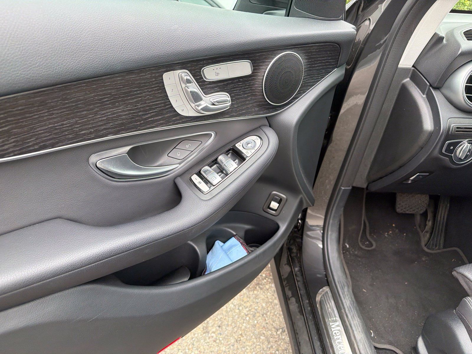 Used 2022 Mercedes-Benz GLC 300 image 11