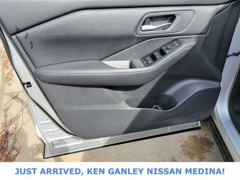 Certified 2025 Nissan Rogue SV image 14