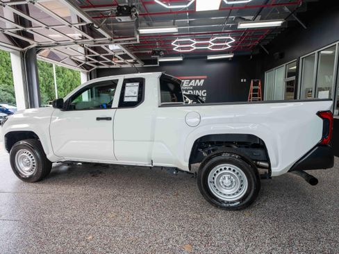 Used 2025 Toyota Tacoma SR AWD/4WD image 2