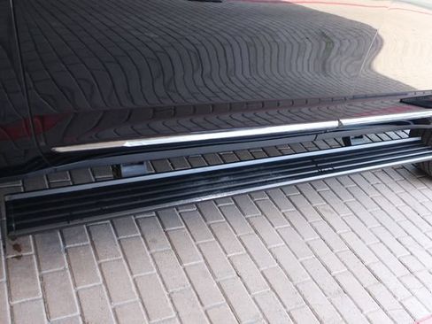 Used 2023 GMC Yukon Denali Ultimate AWD/4WD image 12