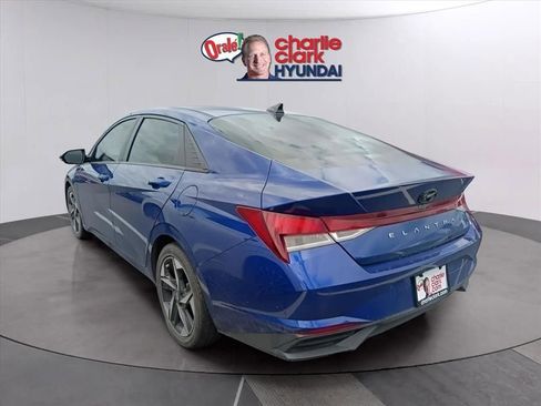 Used 2023 Hyundai Elantra SEL w/ Convenience Package FWD image 2
