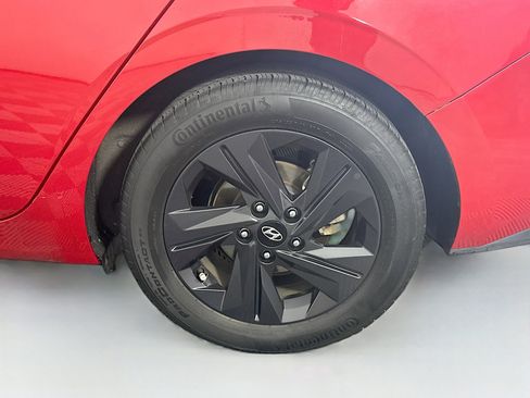 Used 2021 Hyundai Elantra SEL image 11