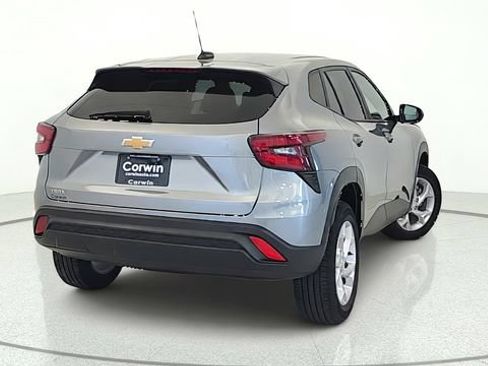Used 2024 Chevrolet Trax LS w/ LS Convenience Package FWD image 5