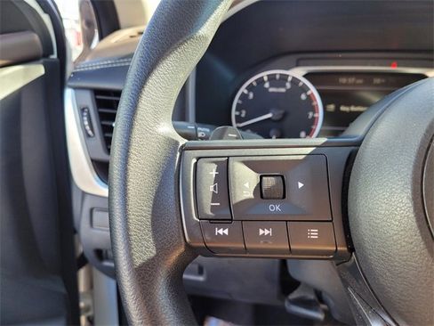 Used 2023 Nissan Rogue S image 19