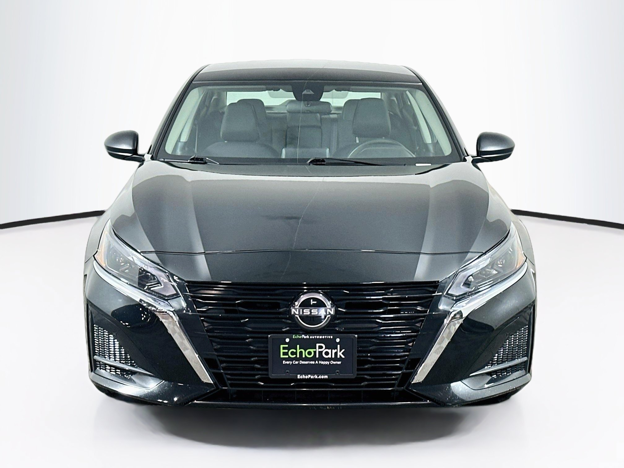 Used 2025 Nissan Altima 2.5 SV FWD image 2