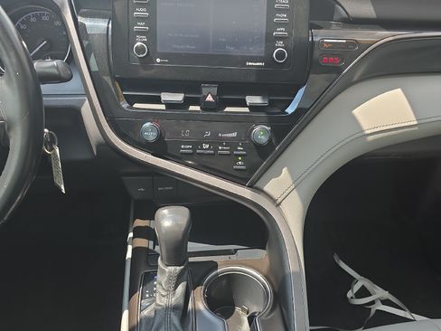 Used 2021 Toyota Camry SE FWD image 27