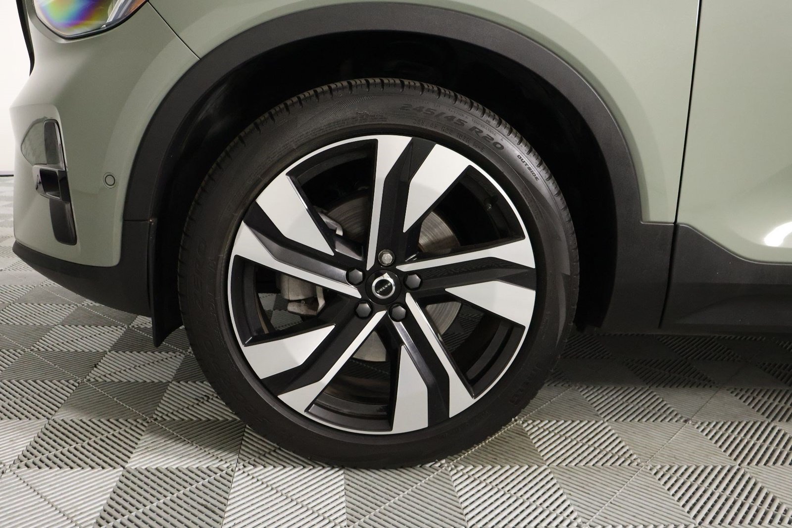 Used 2024 Volvo XC40 B5 Plus w/ Protection Package Premier AWD/4WD image 28
