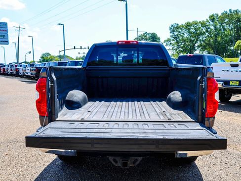 Used 2018 Toyota Tundra SR5 w/ SR5 Upgrade Package AWD/4WD image 8