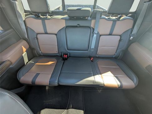 Used 2022 Chevrolet Silverado 3500 High Country image 34