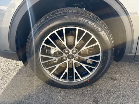 New 2026 Ford Escape SE w/ Class II Trailer Tow Package image 9