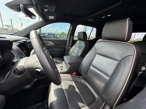 Used 2023 Chevrolet Traverse Premier FWD image 16