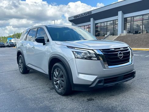 Used 2024 Nissan Pathfinder S w/ Cargo Package AWD/4WD image 2