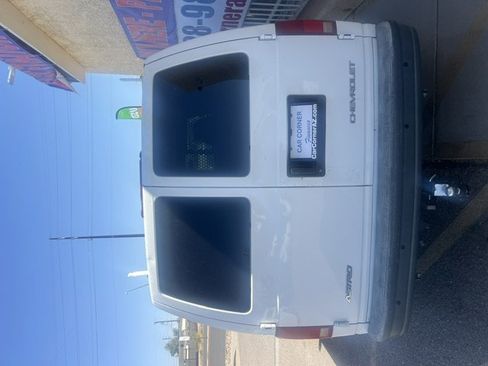 Used 2005 Chevrolet Astro RWD image 2