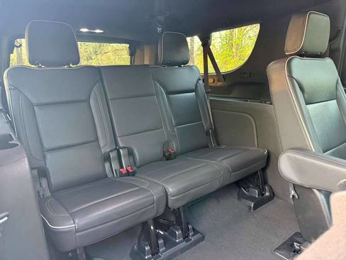 Used 2023 Chevrolet Suburban Premier RWD image 14