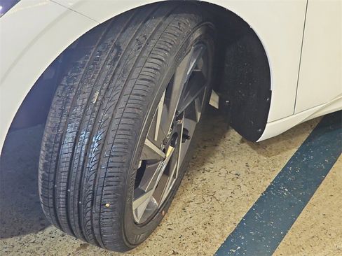 New 2025 Hyundai Elantra Sport image 30