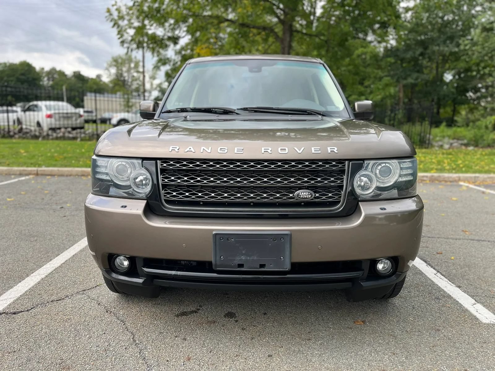 Used 2012 Land Rover Range Rover HSE AWD/4WD image 2