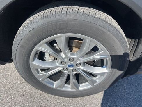 Used 2022 Ford Explorer XLT w/ Equipment Group 202A image 12