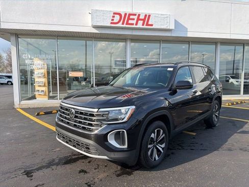 Used 2024 Volkswagen Atlas SE image 2