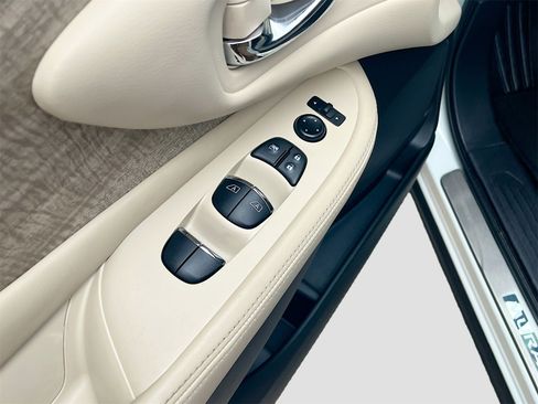 Used 2023 Nissan Murano SL w/ Cargo Package image 18