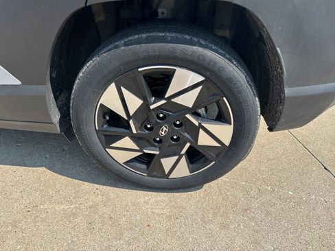 Used 2025 Hyundai Kona SEL FWD image 9