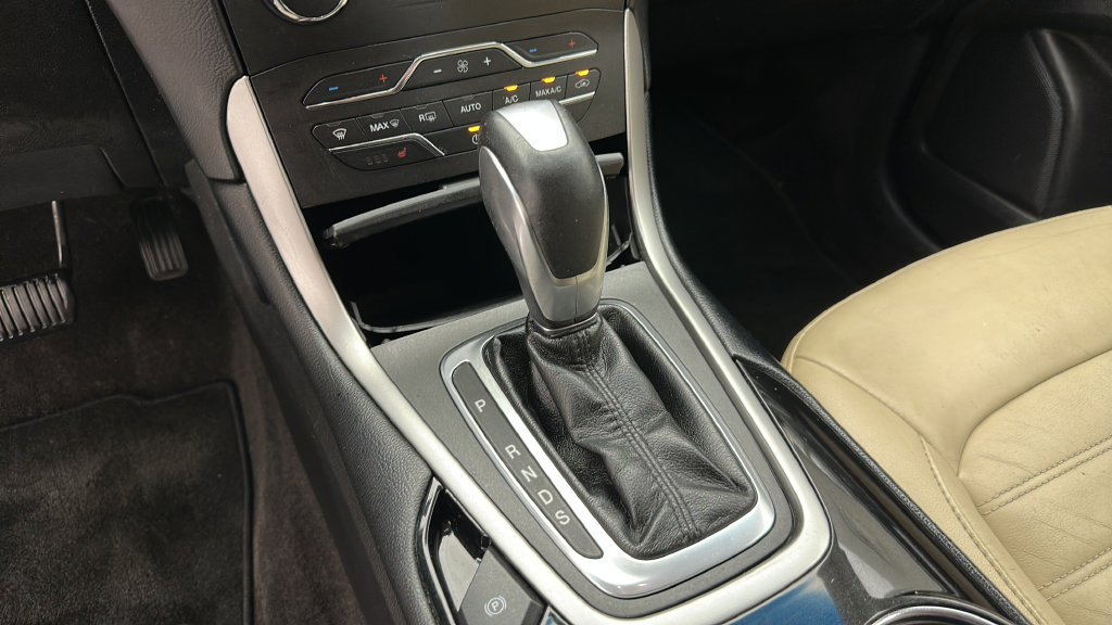 Used 2017 Ford Edge SEL w/ Equipment Group 201A AWD/4WD image 19