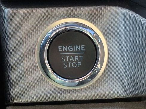 Certified 2025 Ford F250 Platinum w/ Platinum Plus Package image 34