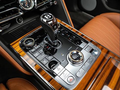 Used 2021 Bentley Flying Spur V8 image 23