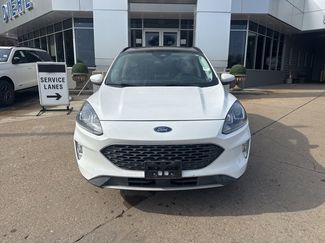 Used 2022 Ford Escape SEL video 2