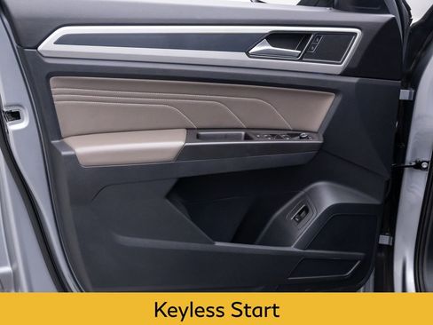 Used 2022 Volkswagen Atlas Cross Sport SEL R-Line image 12