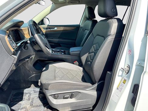 Used 2025 Volkswagen Atlas SE image 20