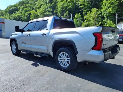 Used 2022 Toyota Tundra SR5 w/ SR5 Convenience Package AWD/4WD image 8